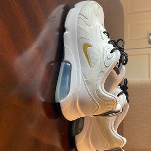 Nike Air Max 200 men’s sneaker